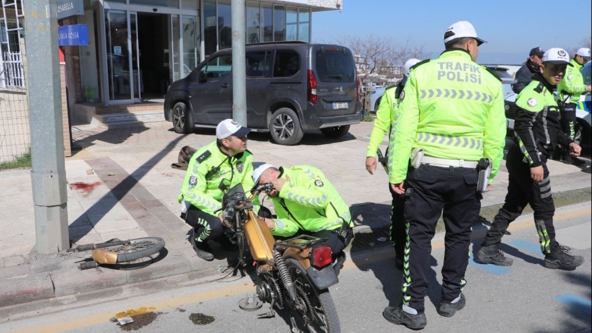 Kamyonete çarpan motosikletin sürücüsü öldü