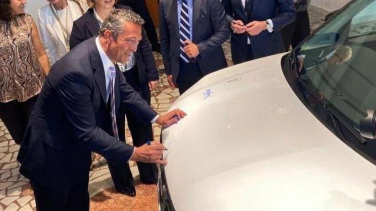 Koç Holding dev şirketin hisselerini milyarlarca liraya satıyor