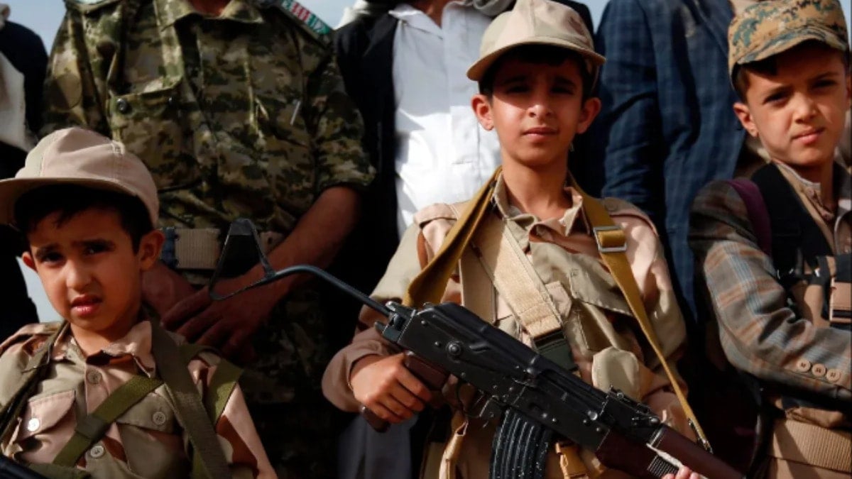 İran'da askerlik yaşının 12'ye indirildiği iddia edildi