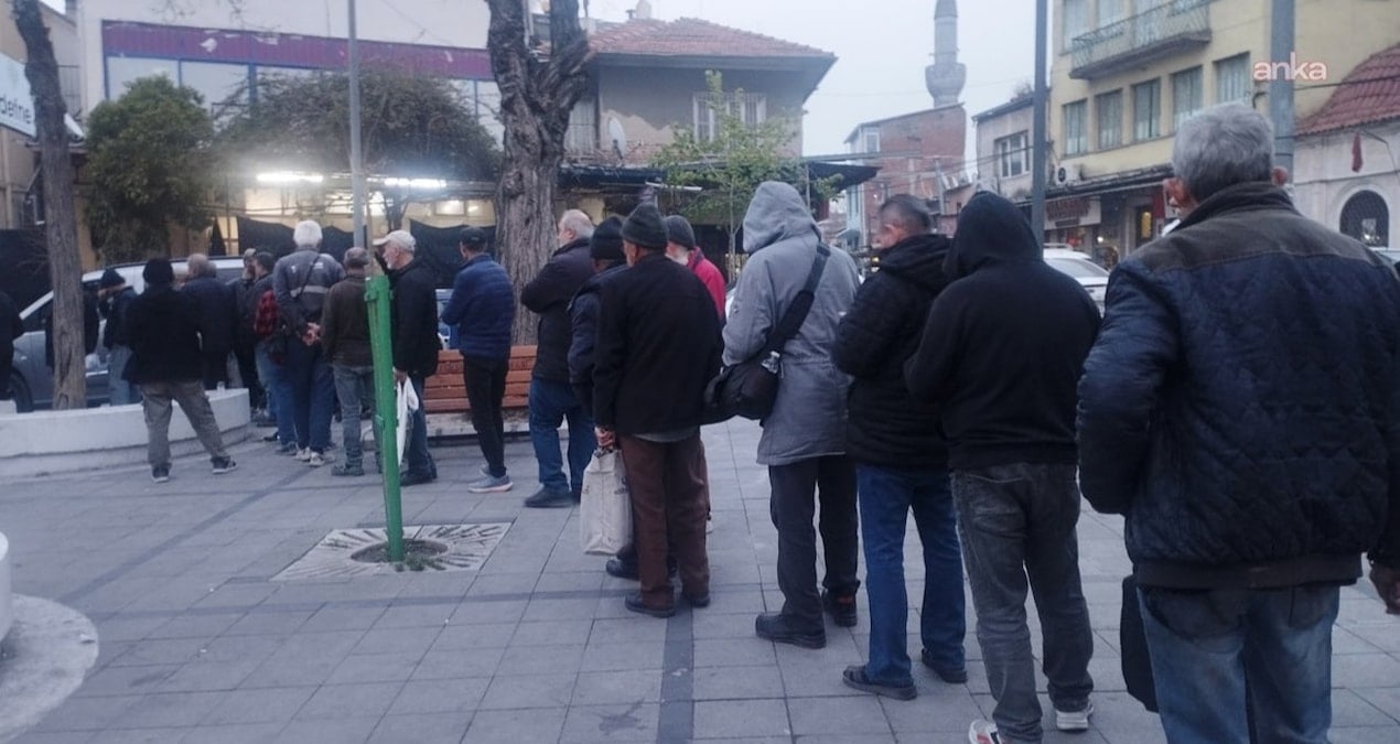 Emekli bayrama da kuyrukta girdi