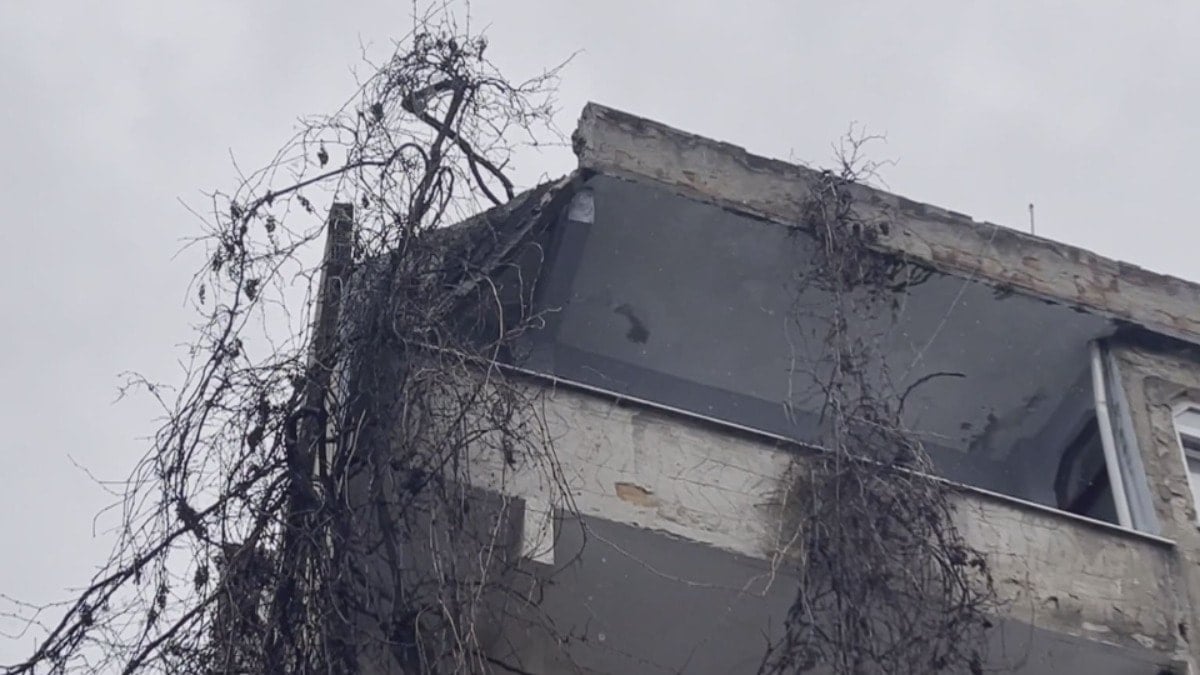 Bağcılar'da 4 katlı binada çökme! 