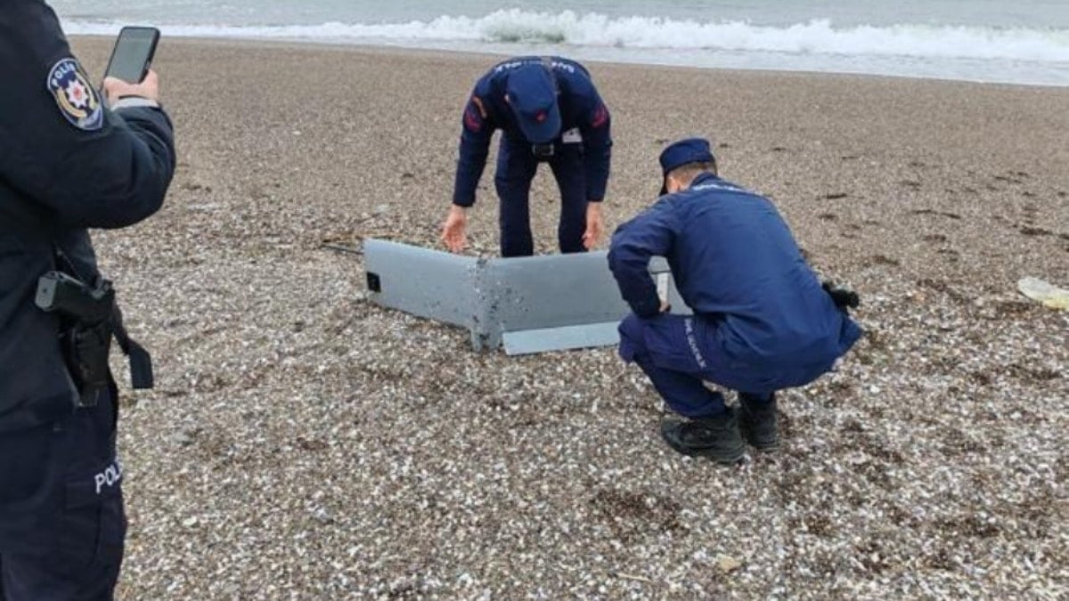 Sakarya'da deniz kıyısında insansız hava aracı parçaları bulundu