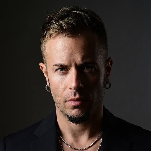 AVRUPA'NIN EN SEVİLEN SANATÇISI SEÇİLMİŞTİ