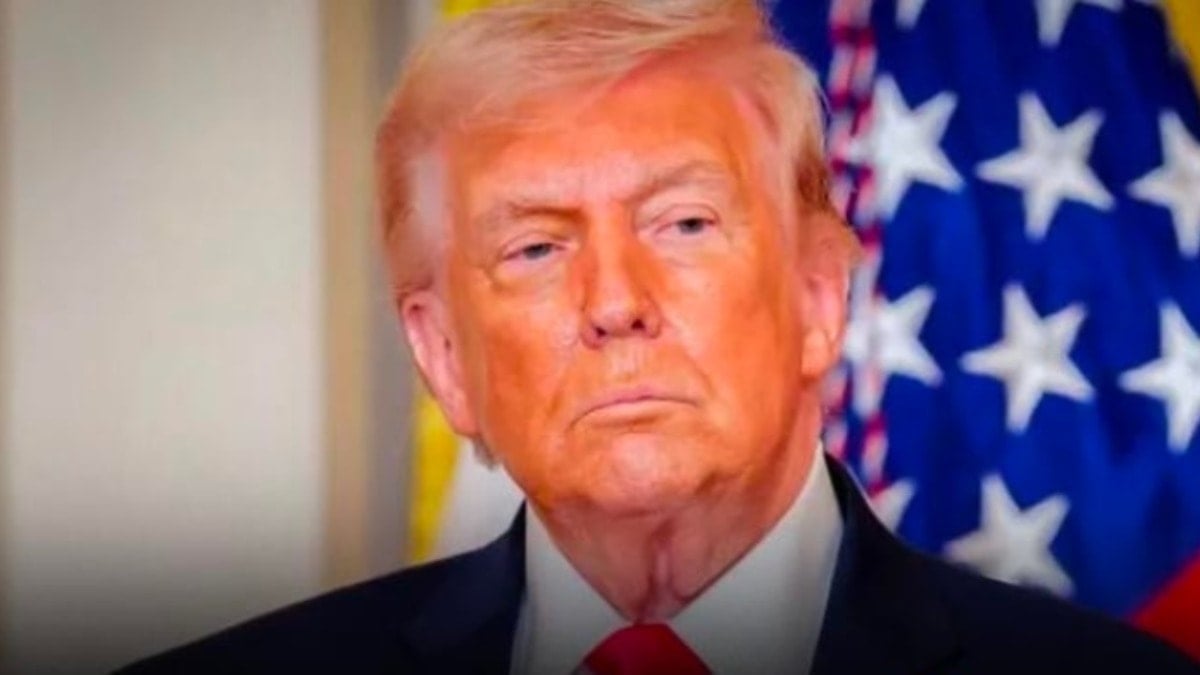 Trump İran'a yönelik saldırıları 10 gün erteledi