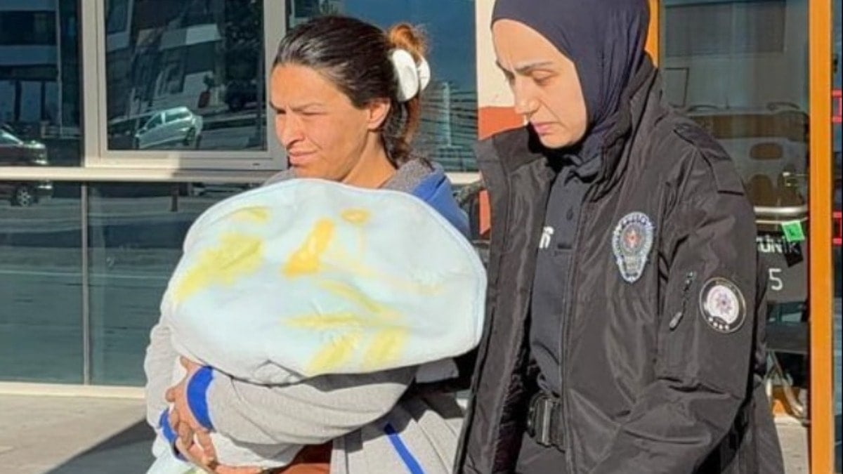 1 aylık bebeğinin bezinde uyuşturucu sakladı!