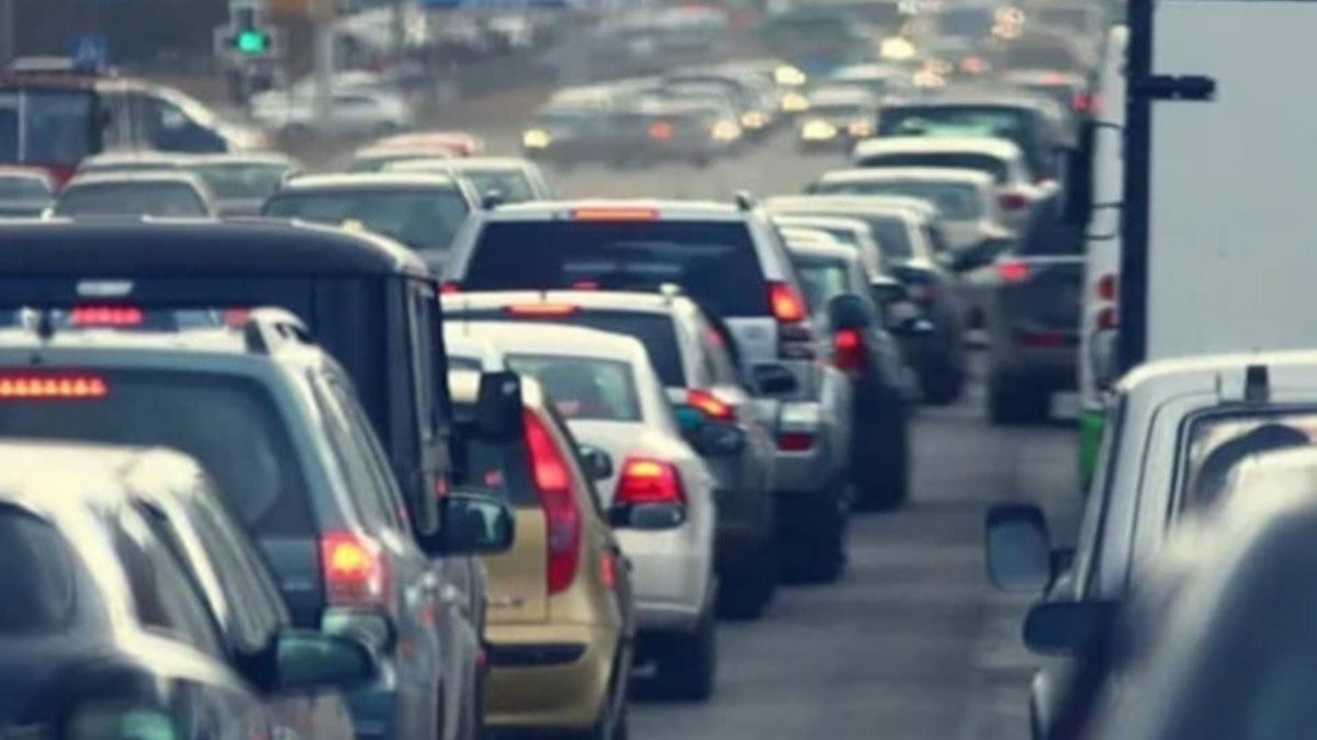 APP plakası için kuyruğa girdi, ödeyeceği parayı duyunca şaştı kaldı!