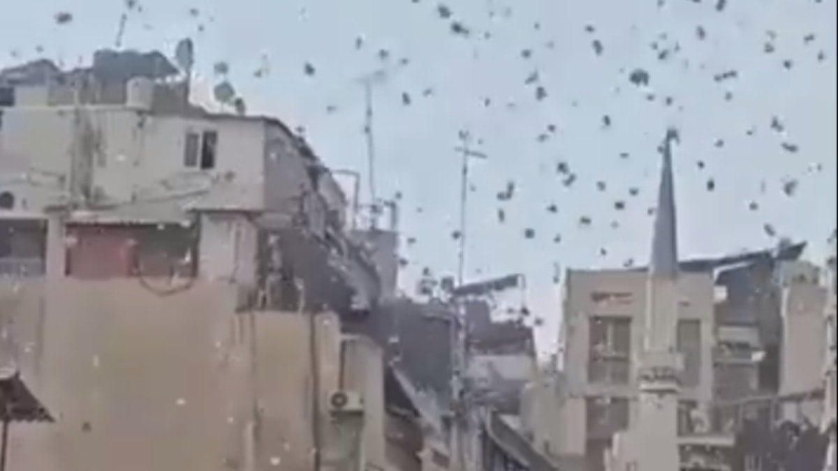 İsrail bombaladığı mahalleye gökten bildiri yağdırdı: 'Hizbullahı silahsızlandırın'