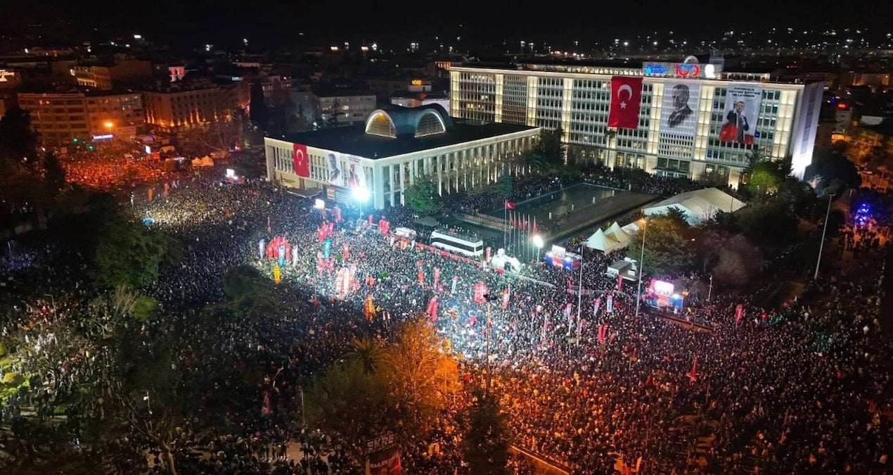 On binler Saraçhane'ye akın etti: CHP lideri Özel konuşuyor