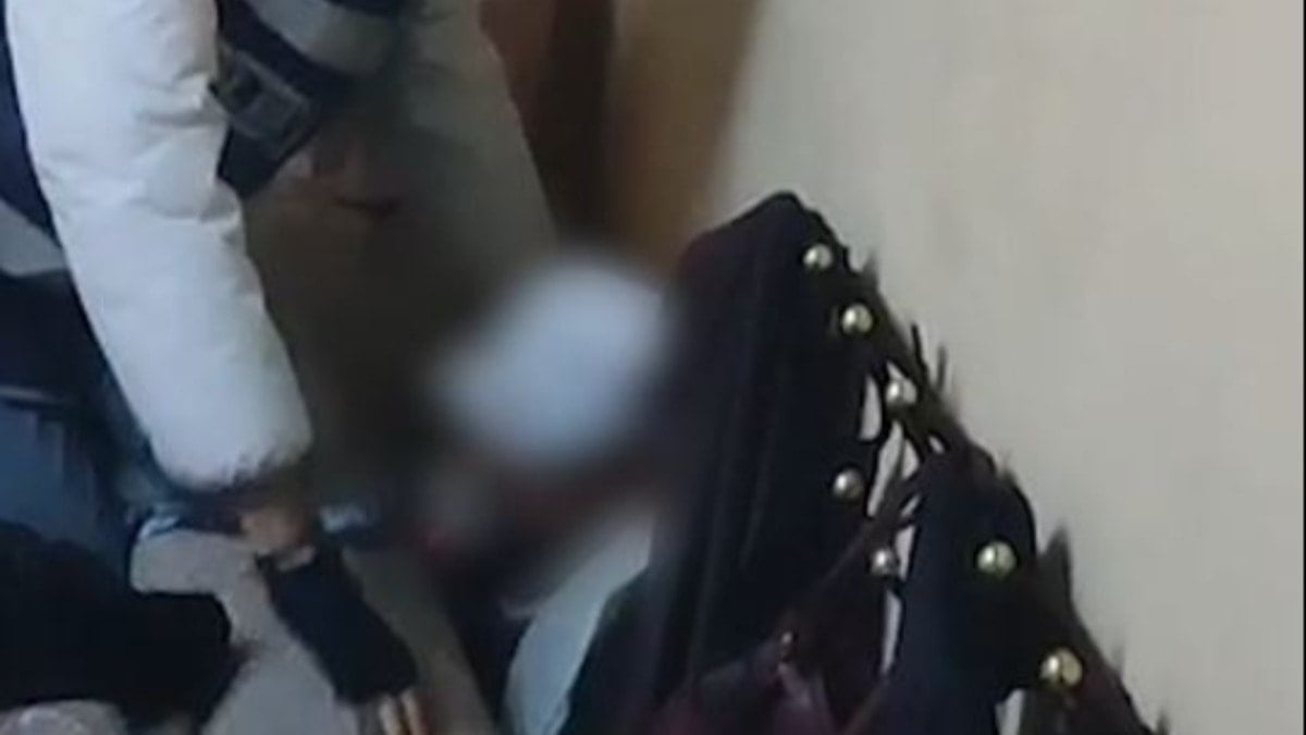 Firari istismarcı halıların arasına saklandı