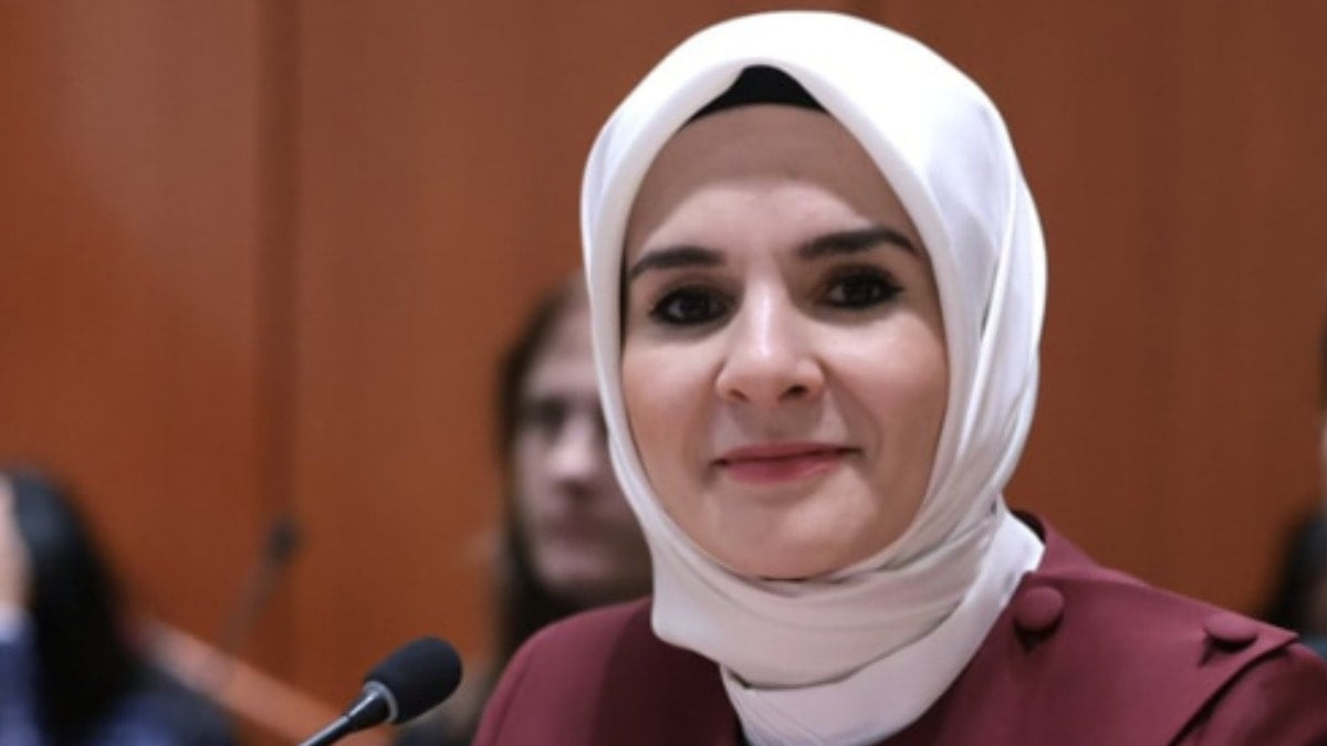 Seyyah bakanın 4 ayı dışarıda geçti