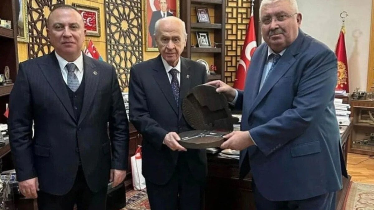 MHP'de paylaşım krizi! Semih Yalçın, istifa eden İzzet Ulvi Yönter'in "MHP'ye sızan ajan" gönderisini önce paylaştı sonra sildi