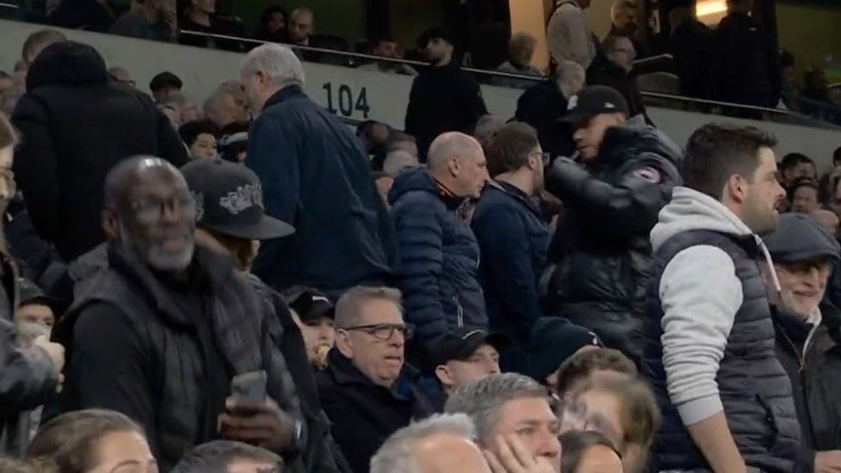 7 dakikada 3 gol geldi taraftarlar teker teker gitti