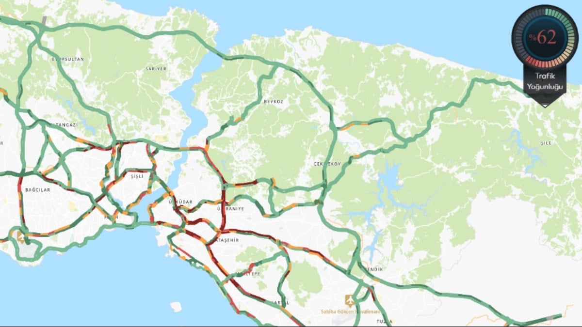 Tatil bitti, mesai başladı. İstanbul'da trafik kilitlendi