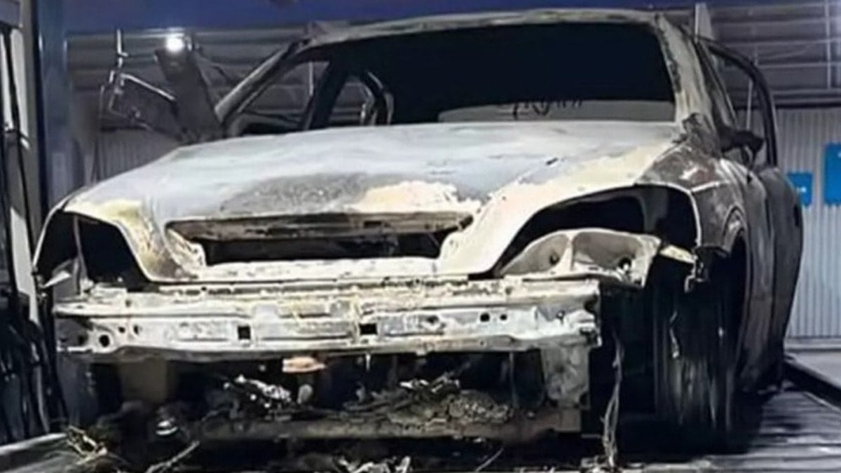 Yanan araçtan insan kemikleri çıktı