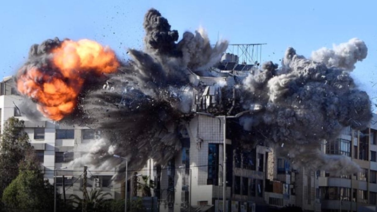 Adres vererek 'Uzak durun' dediler! İsrail'den Lübnan'a hava saldırısı