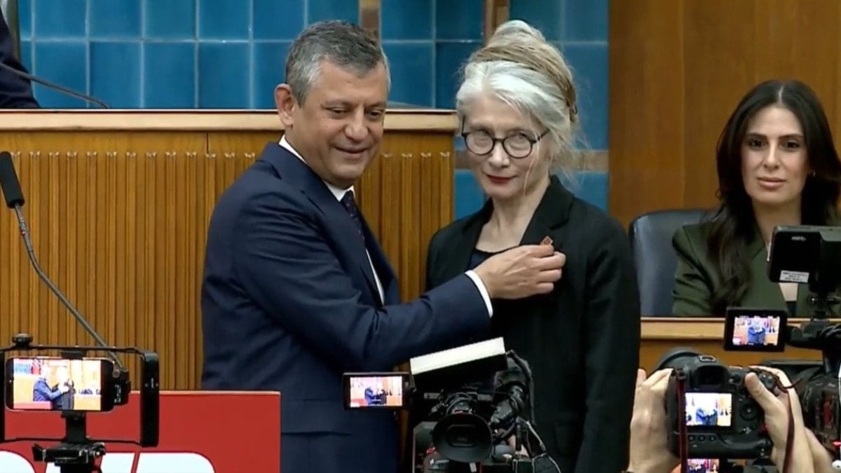 Emine Ülker Tarhan, CHP'ye geri döndü