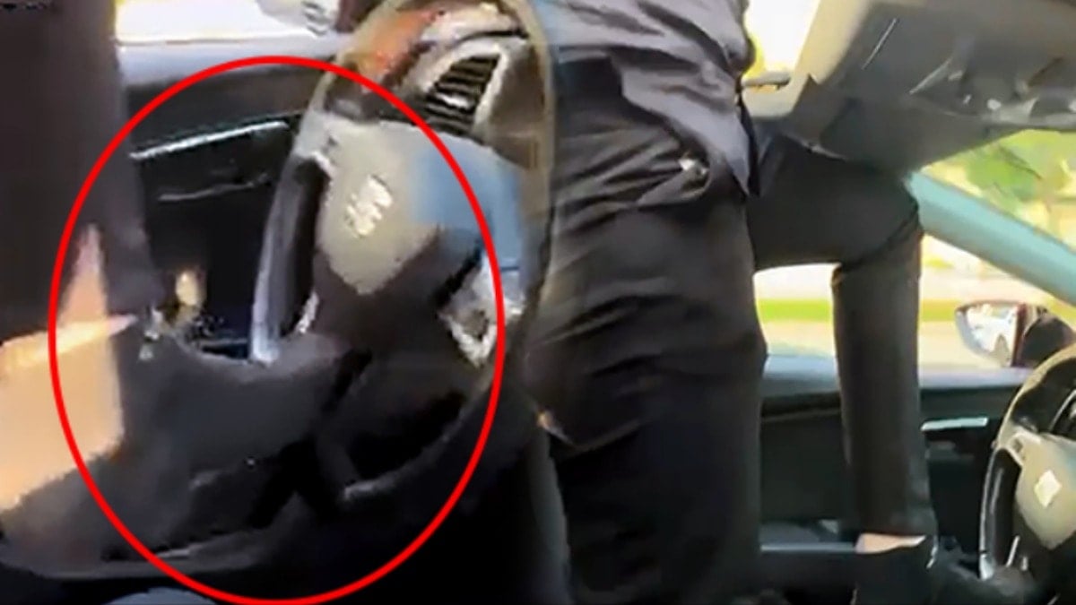 Adana’da "ayakla direksiyon" şovu ev hapsiyle bitti!