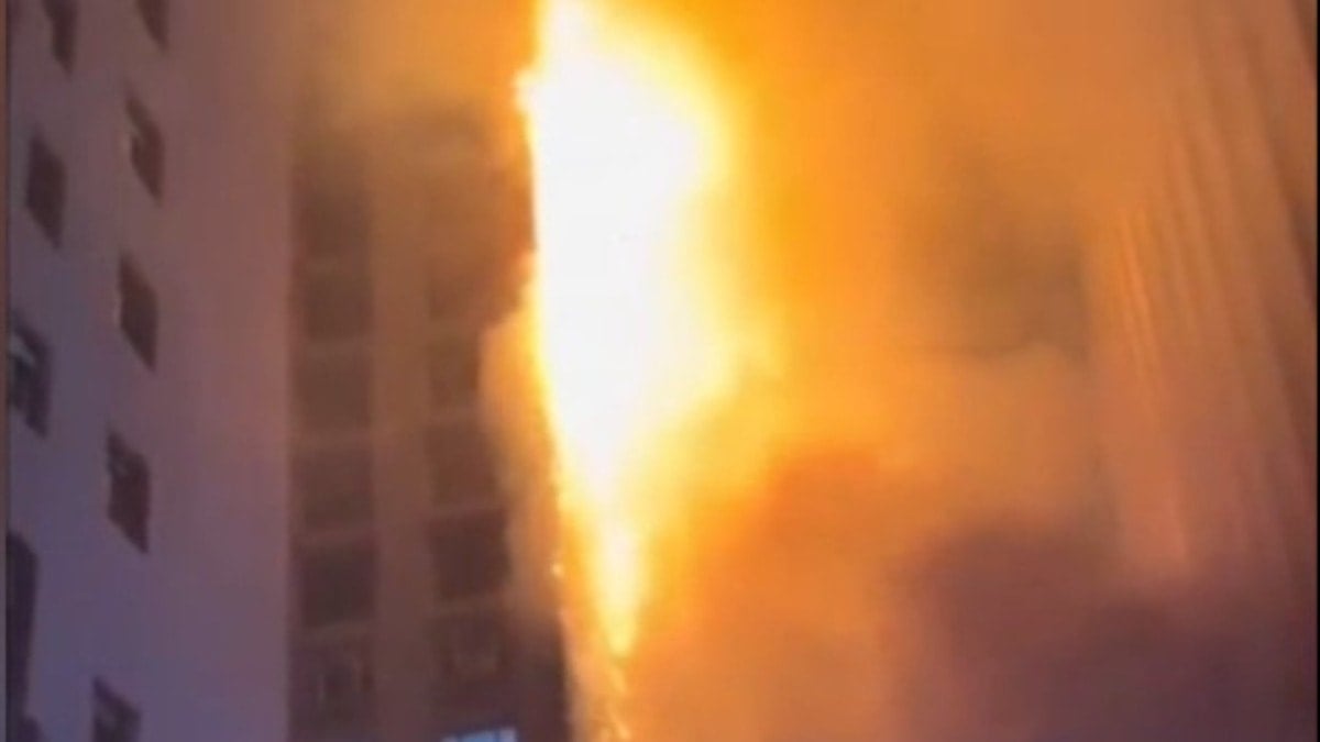 Çin'de yüksek katlı binada yangın: 3 ölü, 23 yaralı