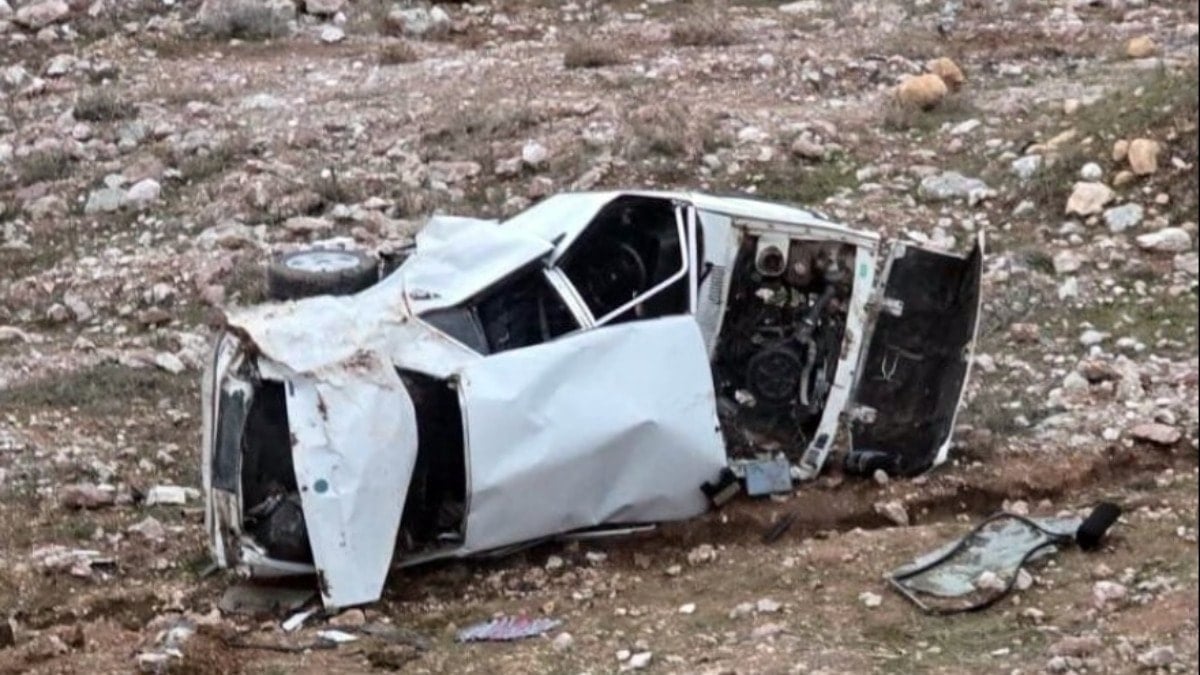 Siirt'te otomobil devrildi: 3 yaralı