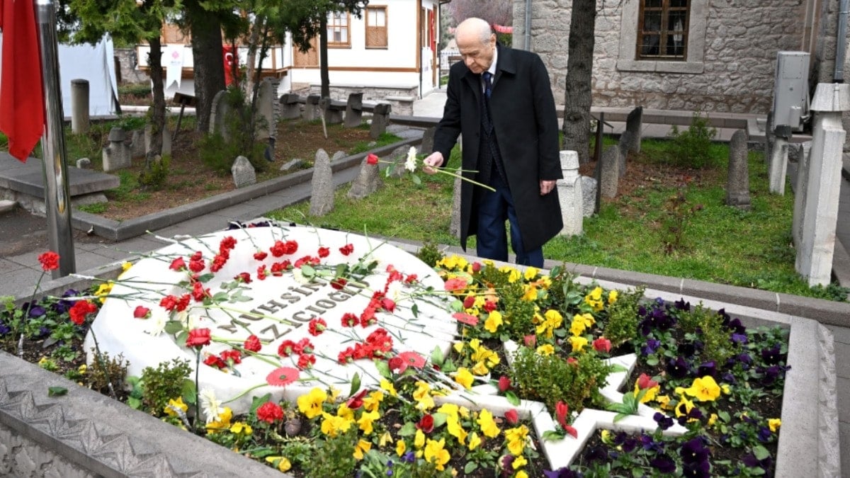 Bahçeli, Muhsin Yazıcıoğlu'nun kabrini ziyaret etti