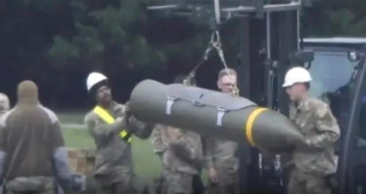 İran'ı vuracak silahlar yola çıktı! Görüntüler İngiltere'de çekildi