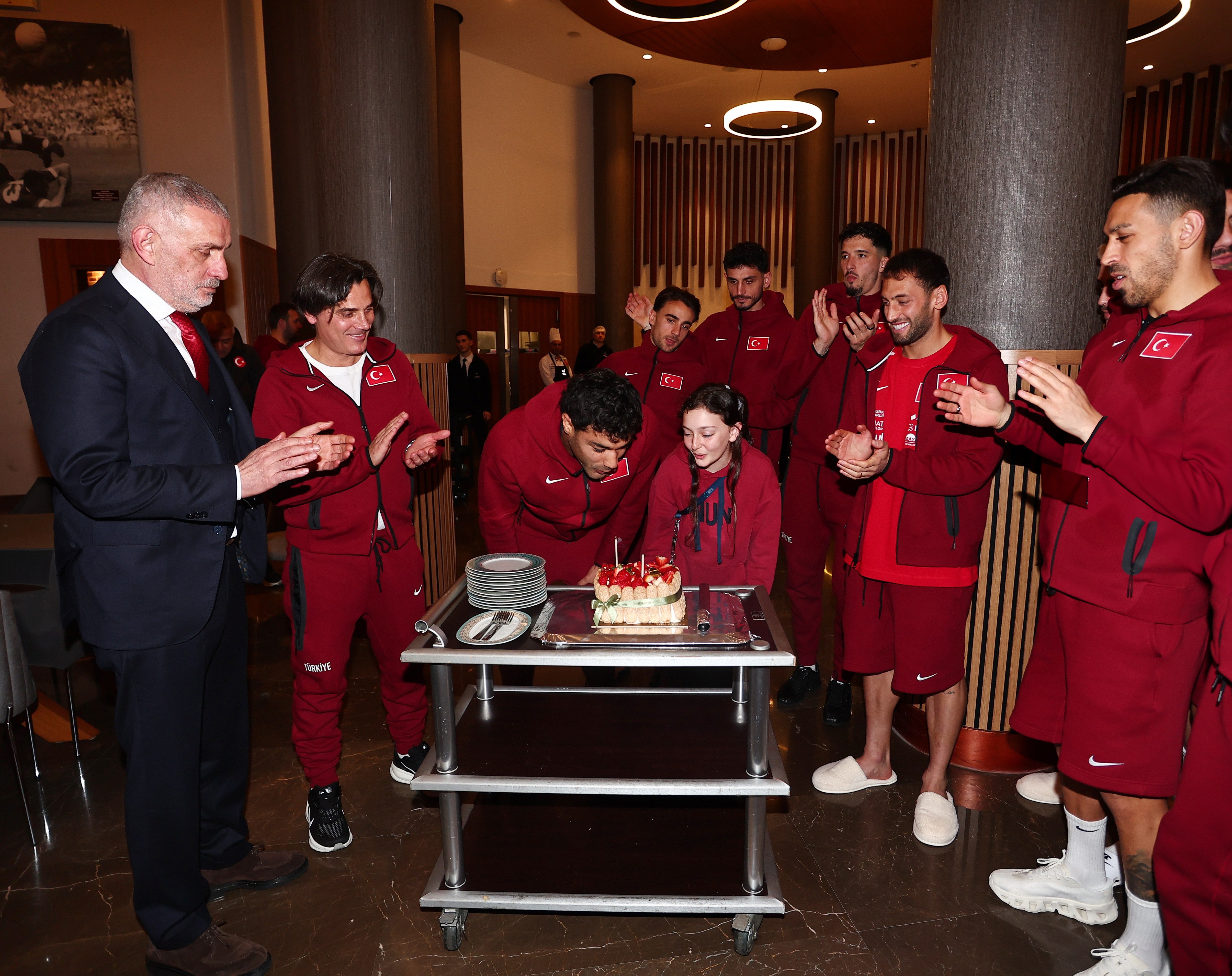 Milli Takım kampında sürpriz doğum günü