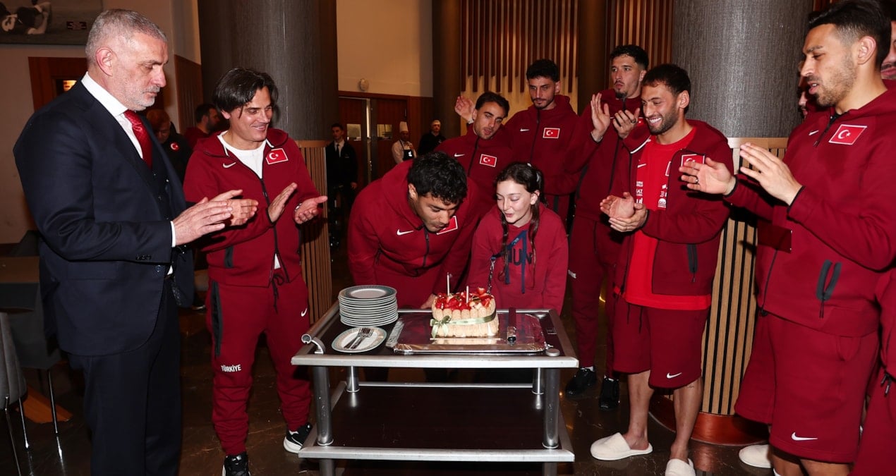 Milli Takım kampında sürpriz doğum günü