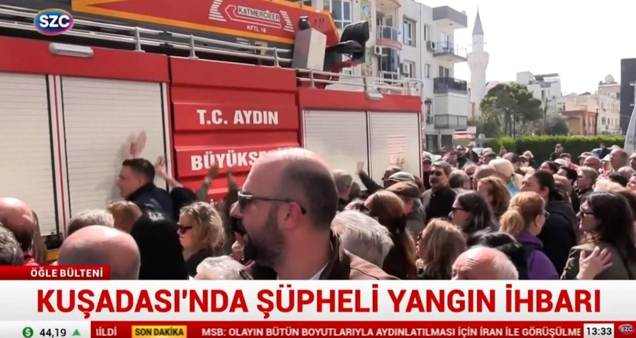 Belediye Başkanı gözaltına alınan Kuşadası'nda basın açıklamasına itfaiye engel oldu