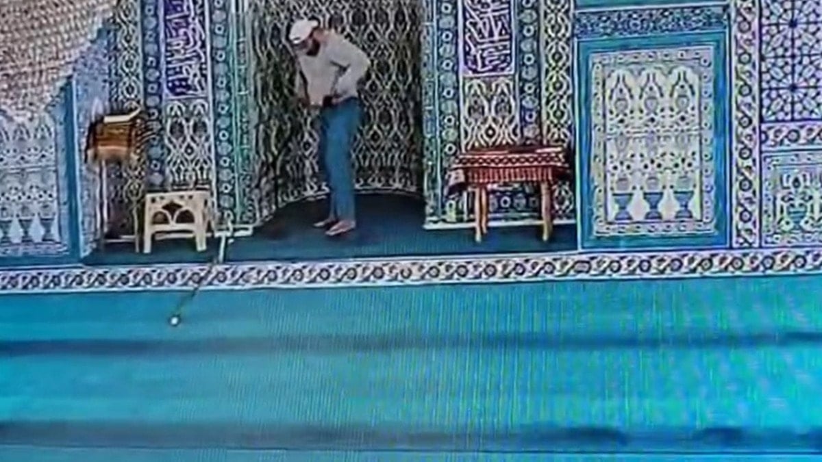 Cezaevinden izinli çıktı, girdiği 3 camideki ses sistemlerini sopayla kırıp söktü