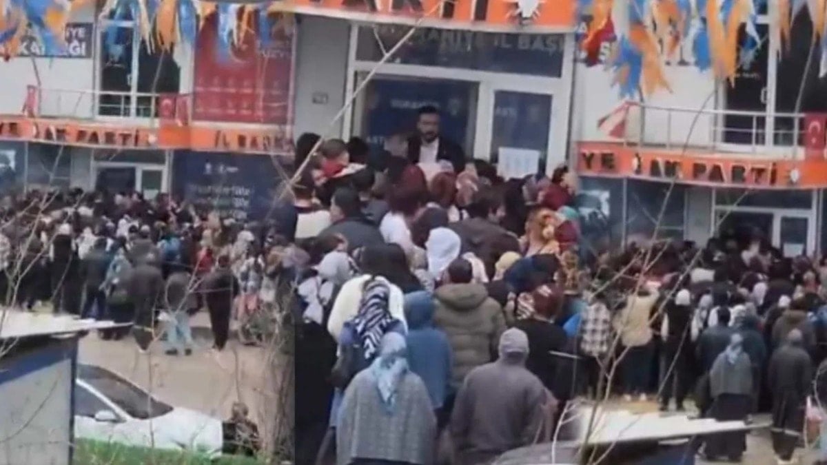 İYİ Partili vekilden dikkat çeken paylaşım: AKP binasında emekliye harçlık iddiası