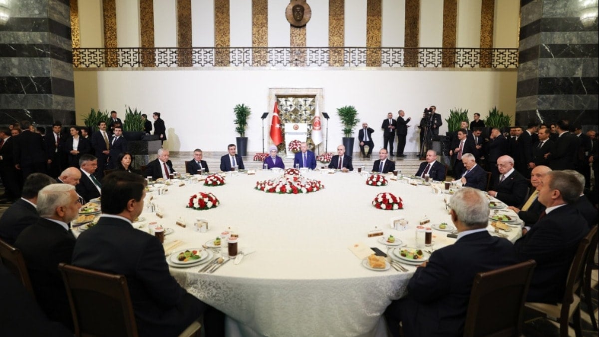 İftardan anayasa çıktı