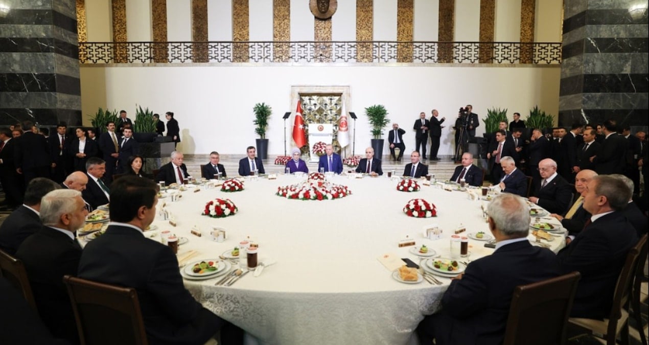 İftardan anayasa çıktı