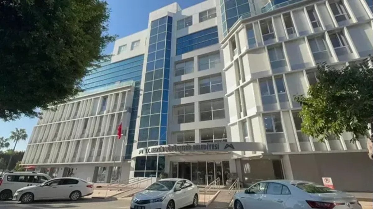 Mersin Büyükşehir Belediyesi'ne operasyon: Gözaltılar var
