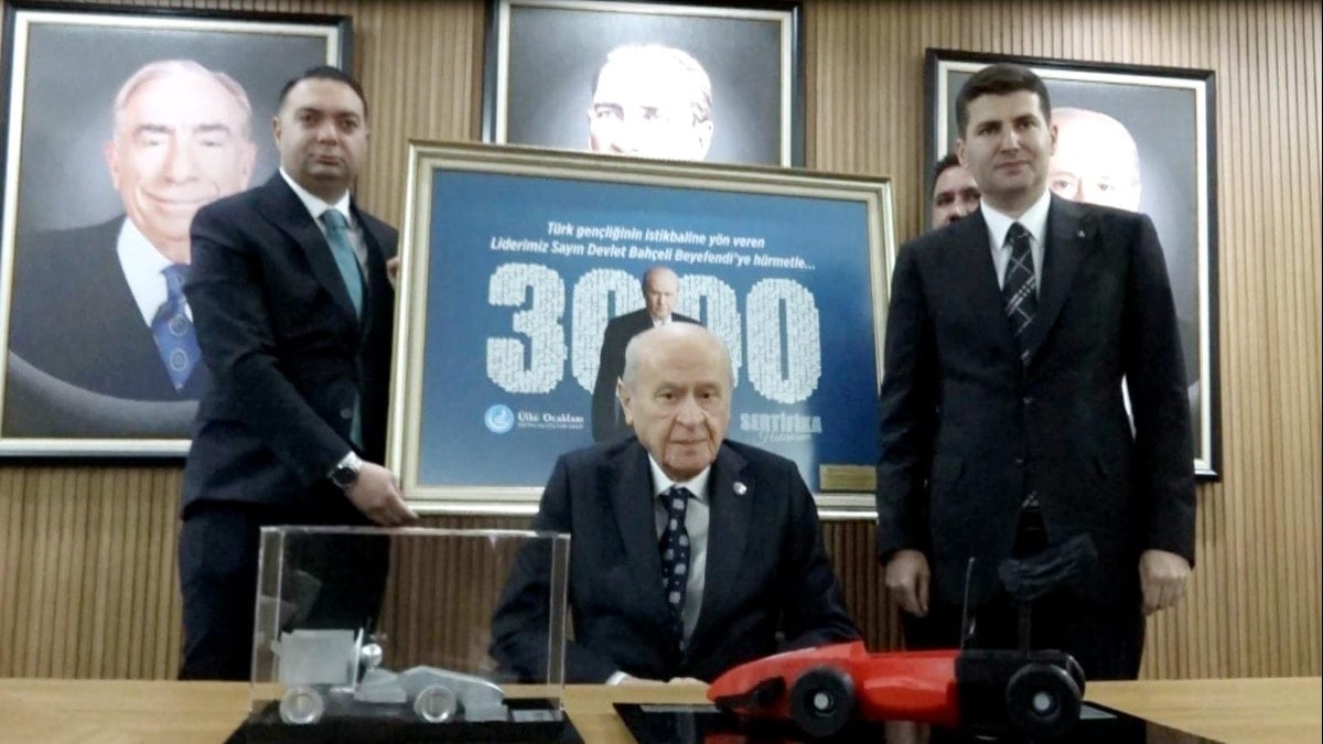 Bahçeli, Ülkü Ocakları'nın yarış arabalarına 'Göktay' ismini verdi: Garajda 19 tane orijinal araba var, alayını silip attınız