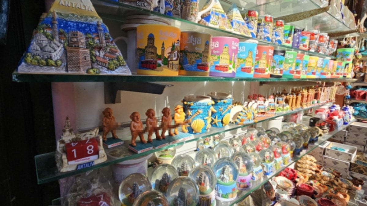 Bereket tanrıçası müstehcen bulundu, tarihi çarşı birbirine karıştı