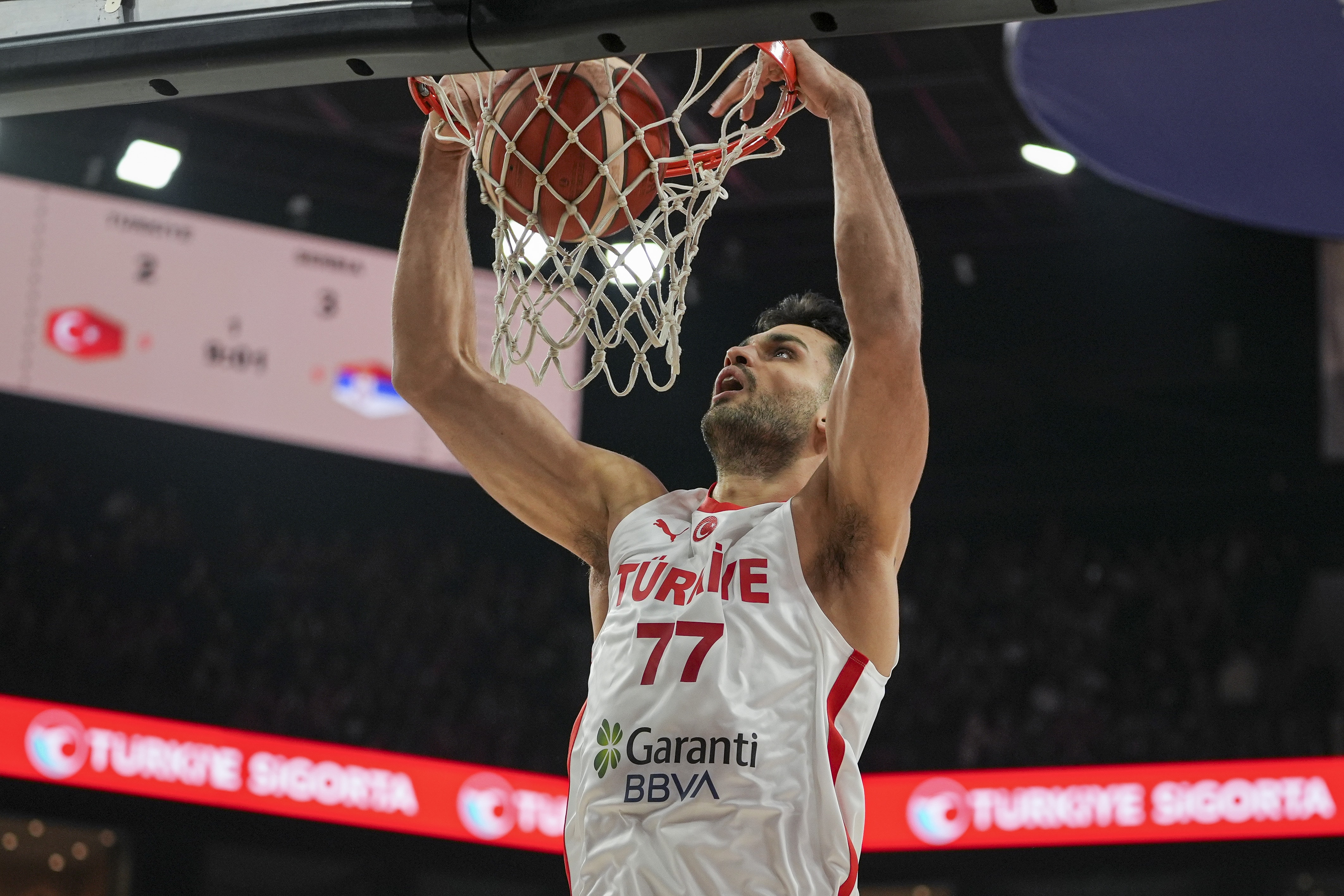 Sırbistan'ı deviren 12 Dev Adam 4'te 4 yaptı