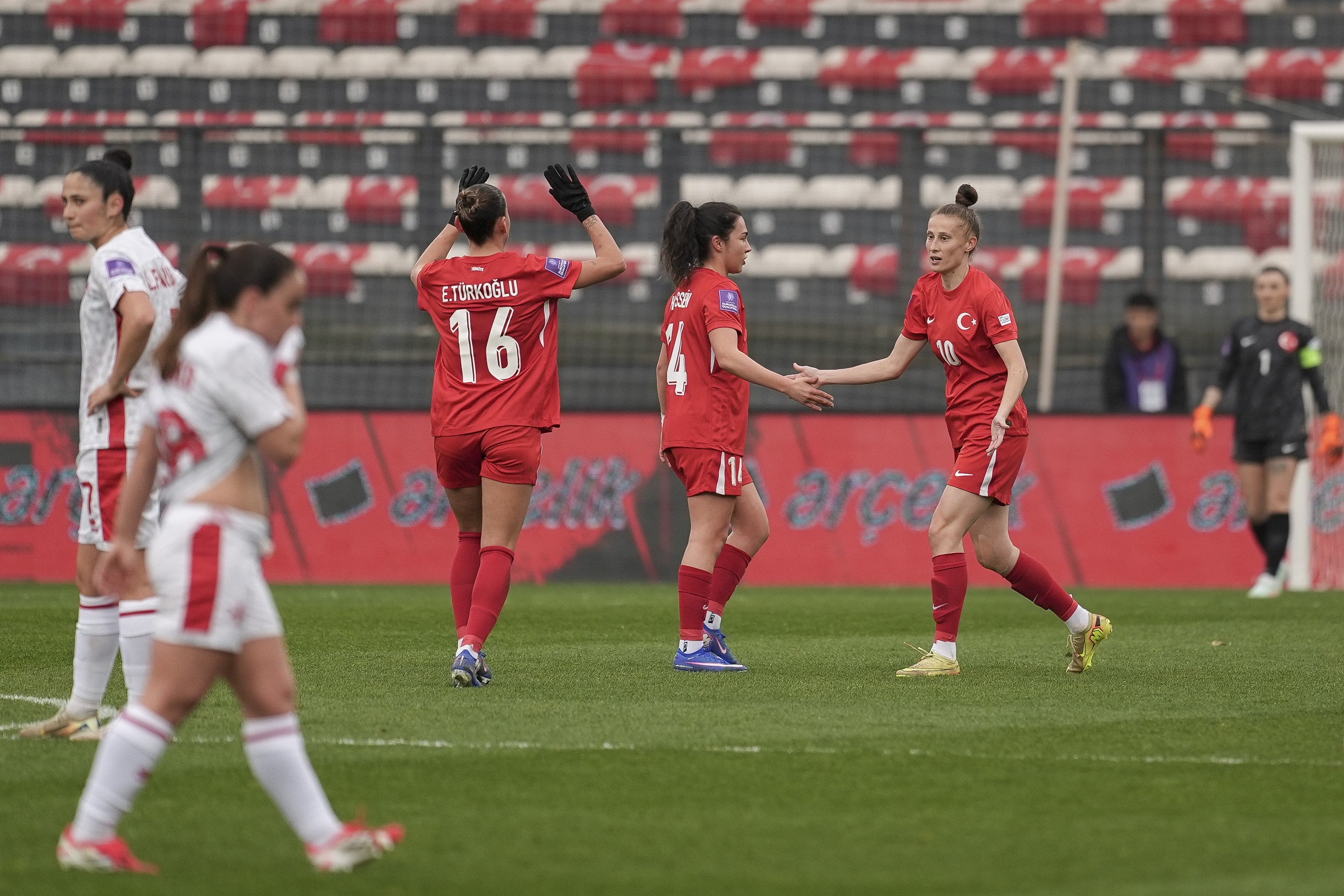 A Milli Kadın Futbol Takımı farklı kazandı