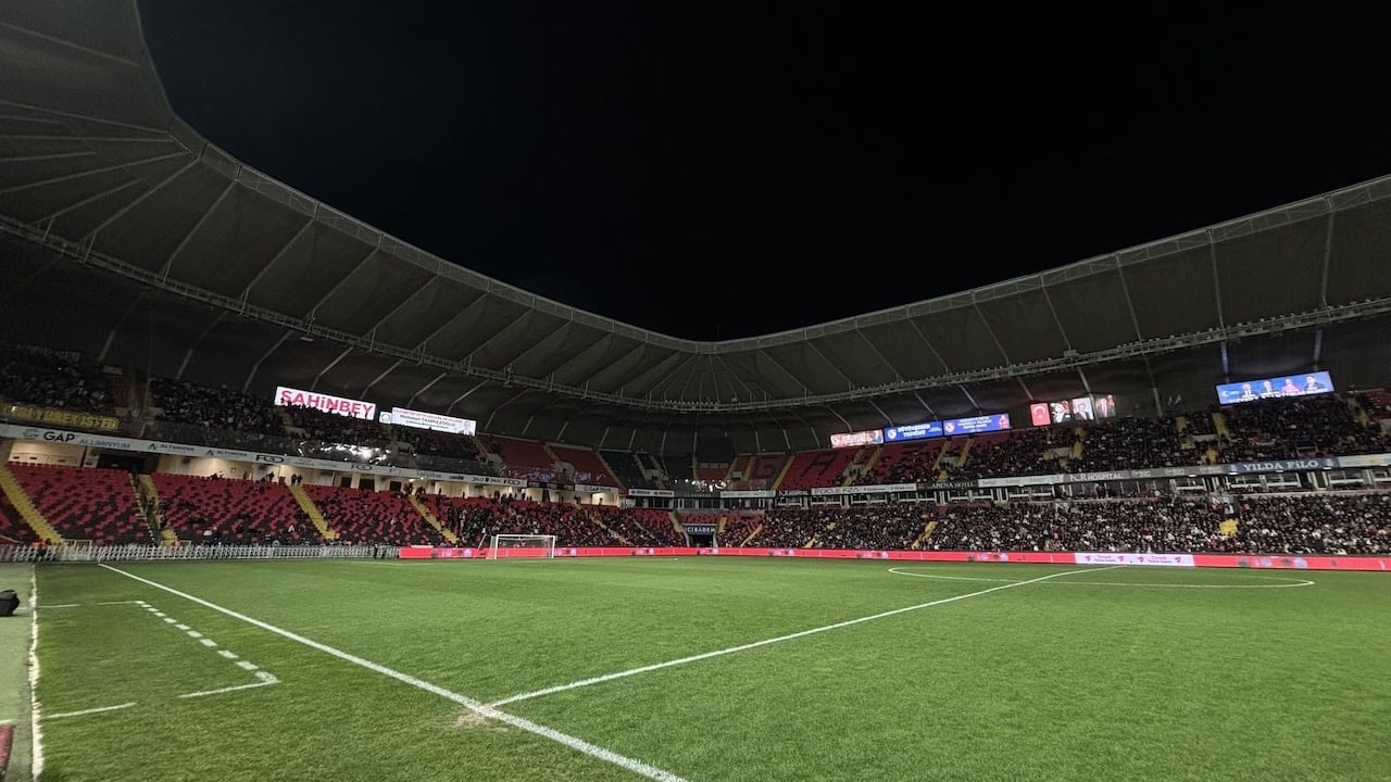 Gaziantep FK-Fenerbahçe maçında ışık krizi!