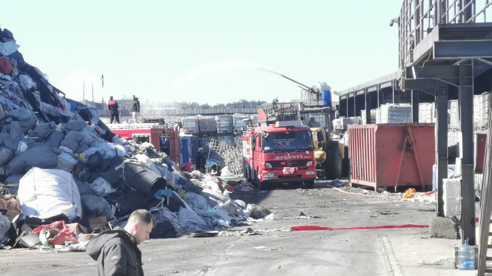 Lüleburgaz’da geri dönüşüm tesisinde korkutan yangın