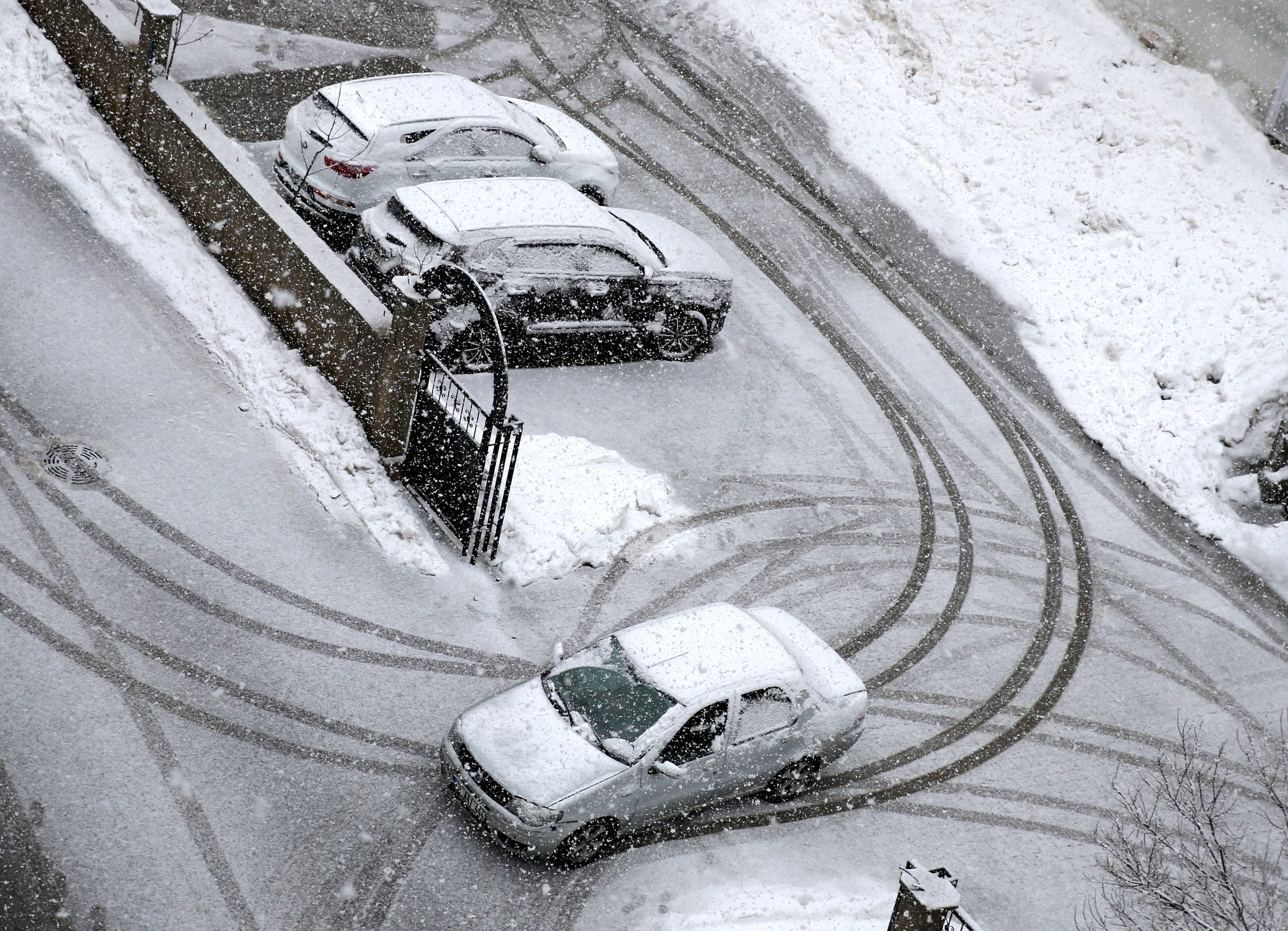 Bitlis beyaz örtüyle kaplandı