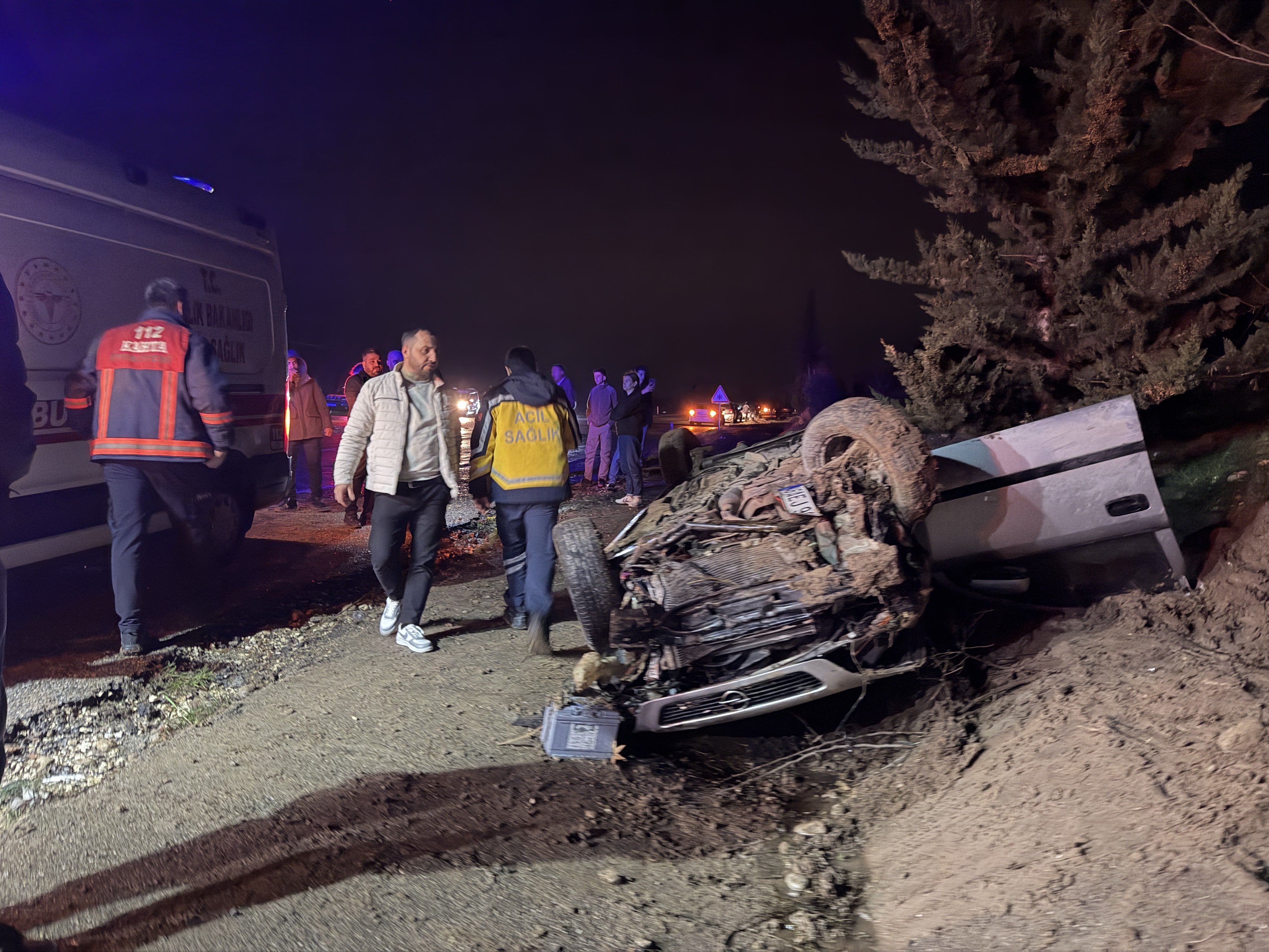 Adıyaman'da otomobil devrildi: 2 yaralı