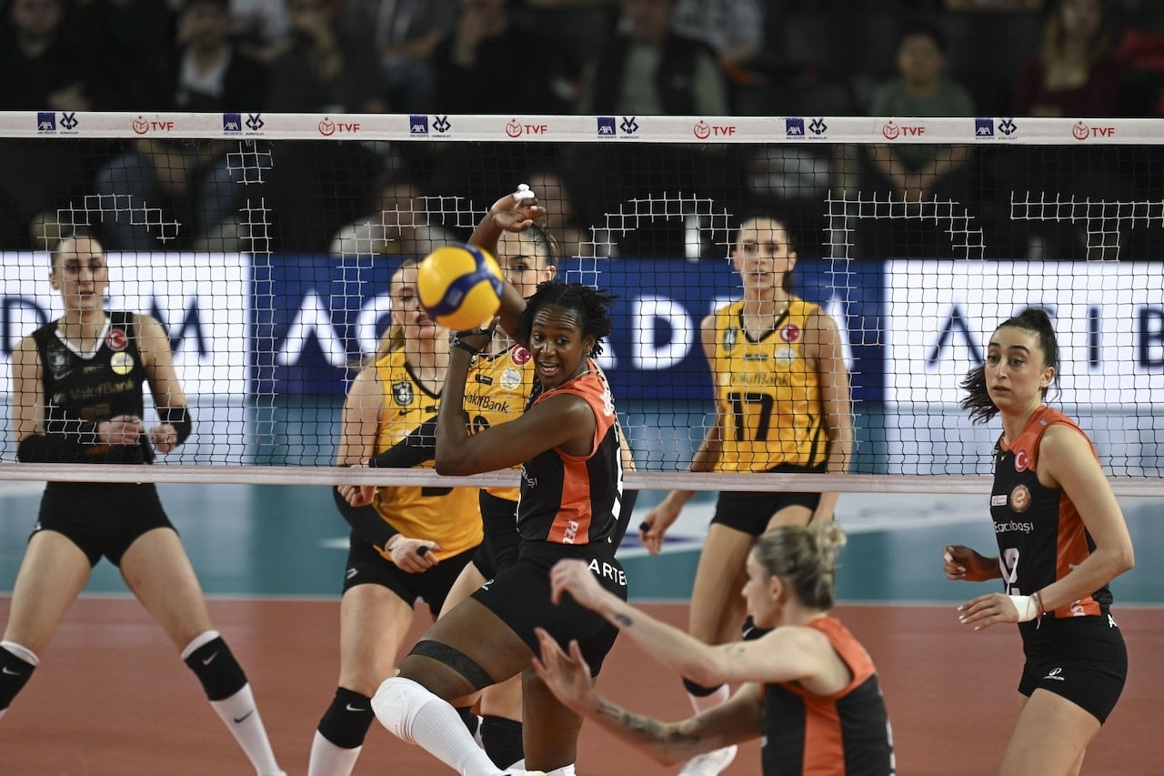 VakıfBank seride öne geçti
