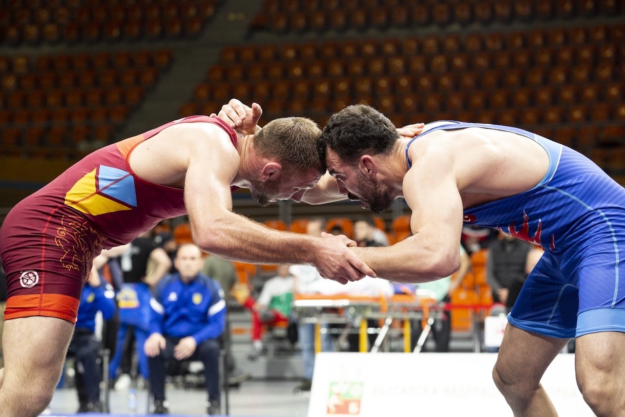 Milli güreşçiler Bulgaristan'dan 23 madalya ile döndü