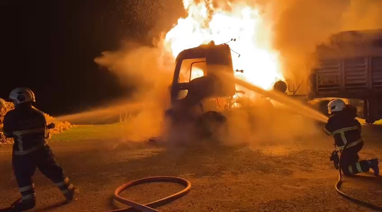 Mardin'de tır alev alev yandı