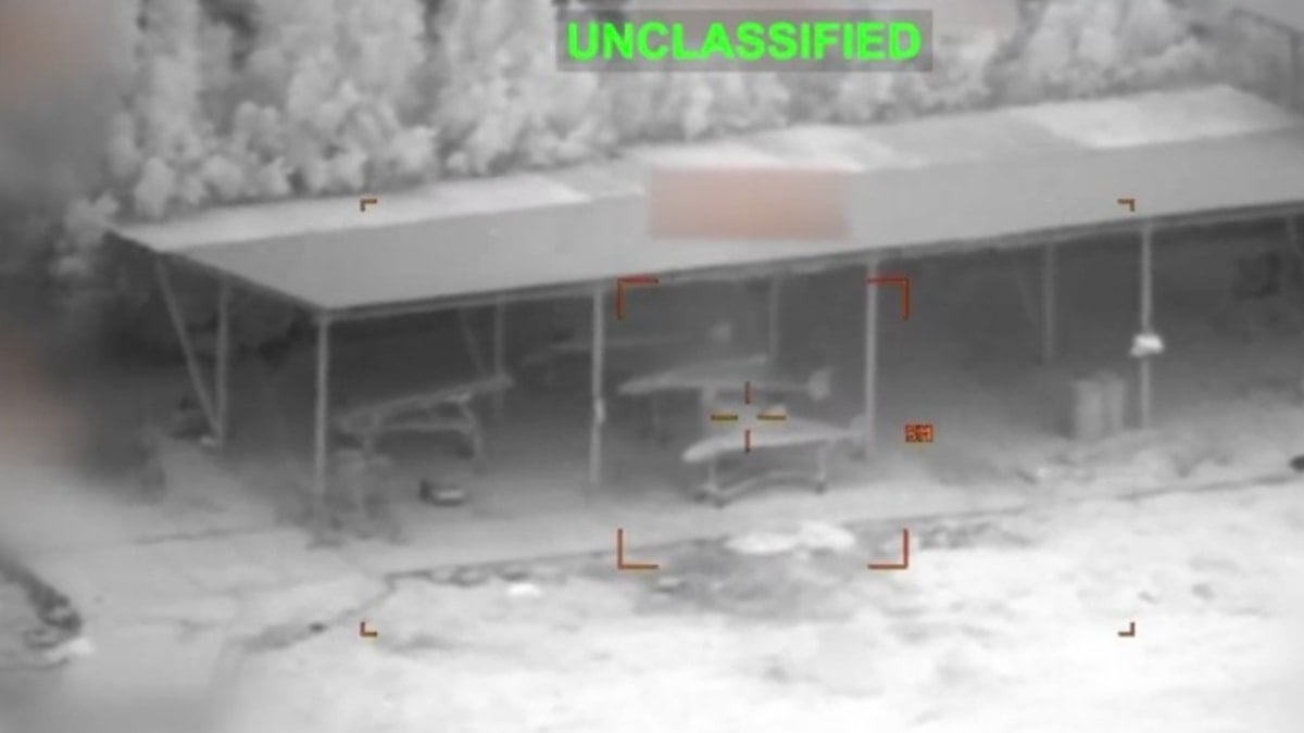 ABD İran bağlantılı uçakları vurduğu görüntüleri paylaştı