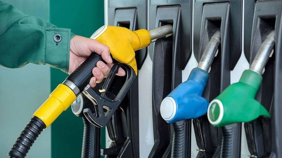 Kimsenin parası yetmeyince süresiz akaryakıt indirimi başlattılar!