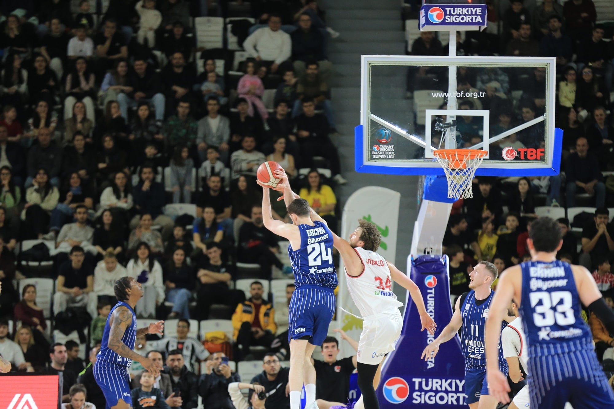 Anadolu Efes deplasmanda Glint Manisa Basket'i mağlup etti