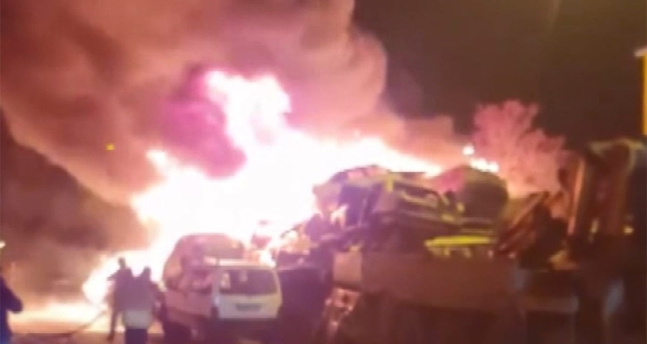 Ankara'da yangın! 100 araçtan geriye demir yığını kaldı