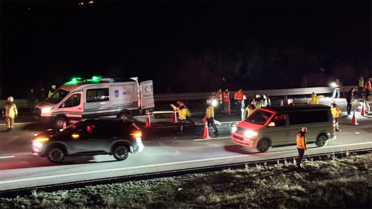 TIR ile yolcu otobüsü çarpıştı: 1 ölü, 15 yaralı
