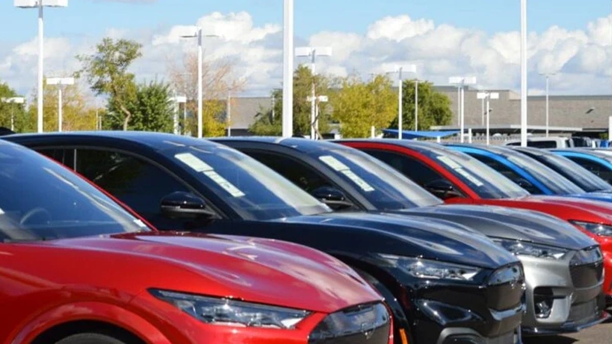 Bu renkte araba alan satarken pişman oluyor